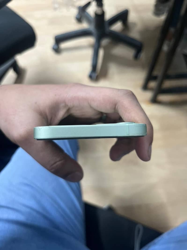 Apple iPhone 12 6