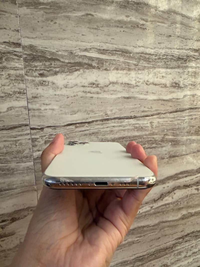 Apple iPhone 11 Pro 2