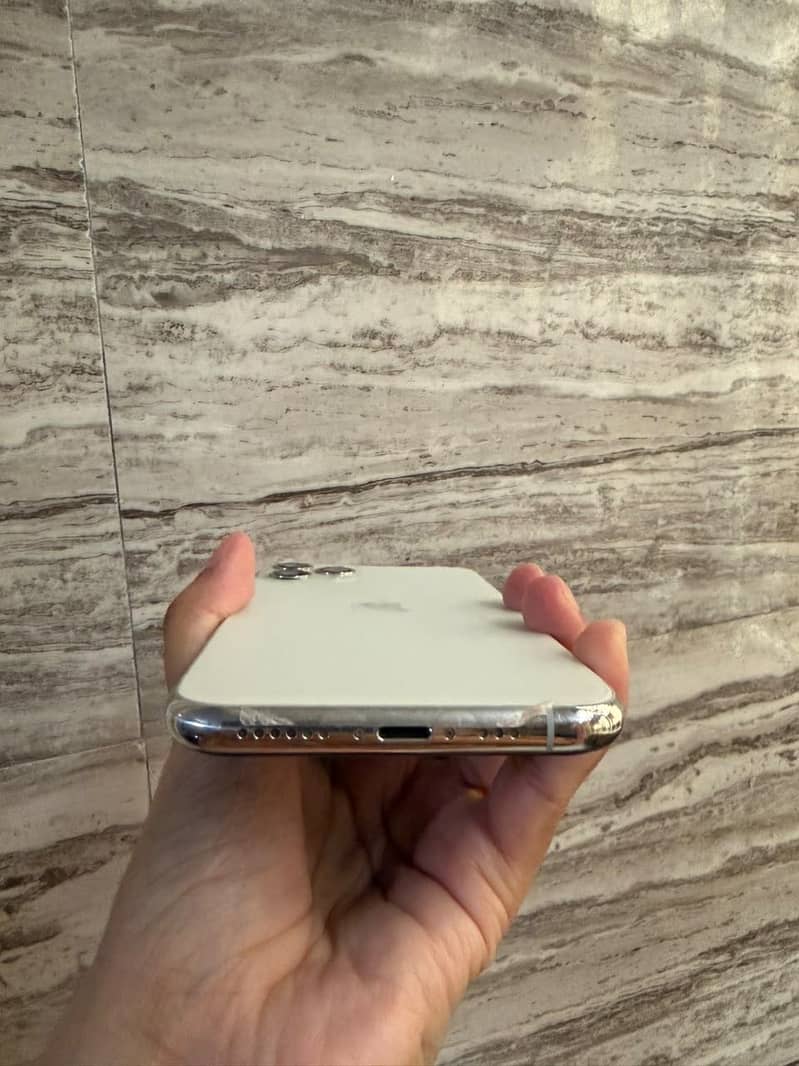 Apple iPhone 11 Pro 4