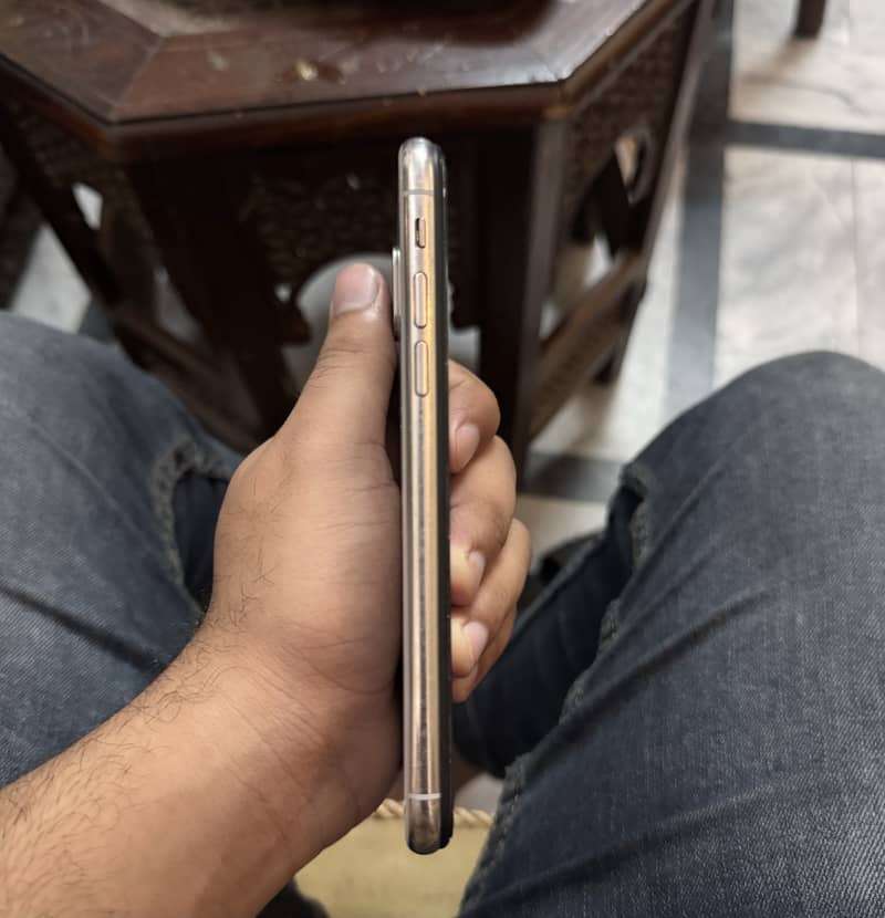 Apple iPhone X 3