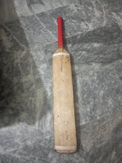 Premium original srilankan wood cricket bat in good condition. I