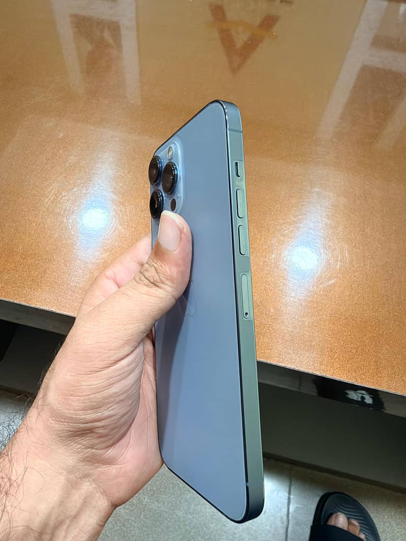Apple iPhone 13 Pro Max 1
