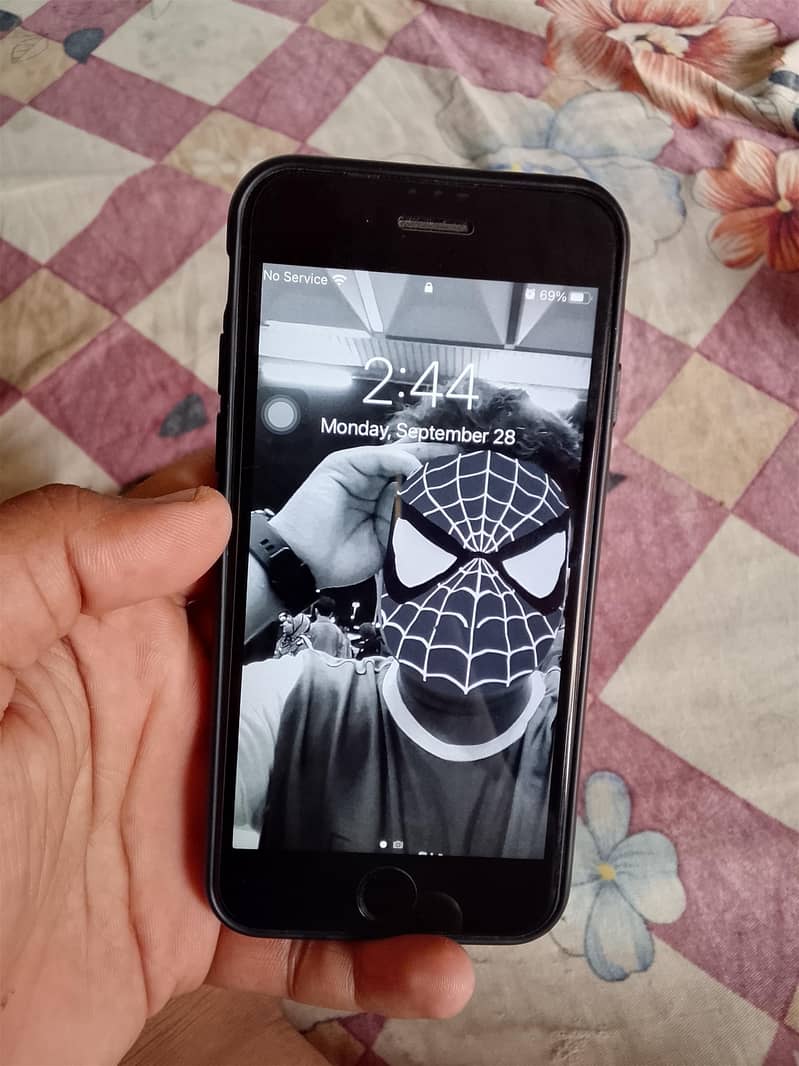 Apple iPhone 7 2