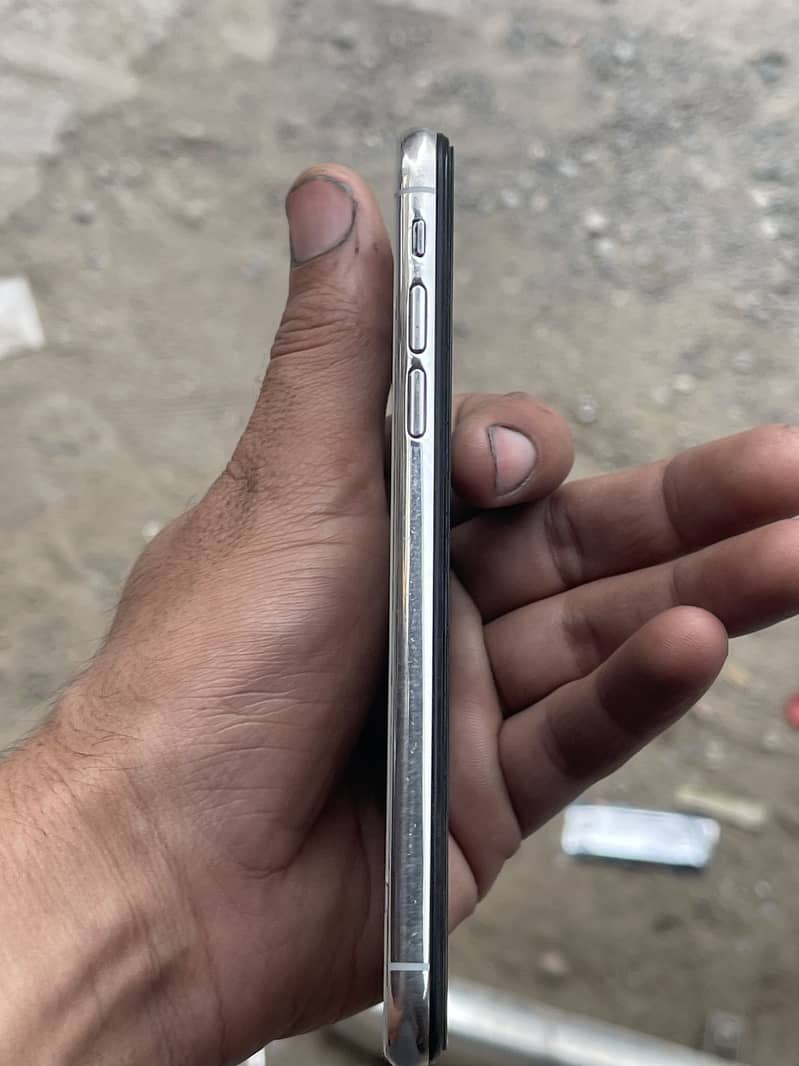 Apple iPhone X 3