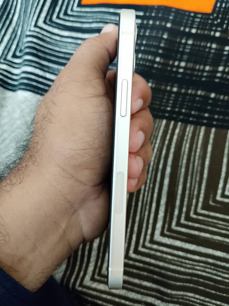 Apple iPhone 12 6