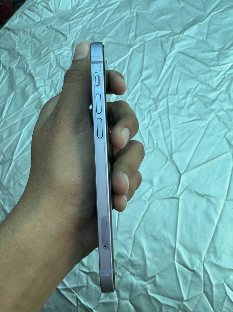 Apple iPhone 12 3