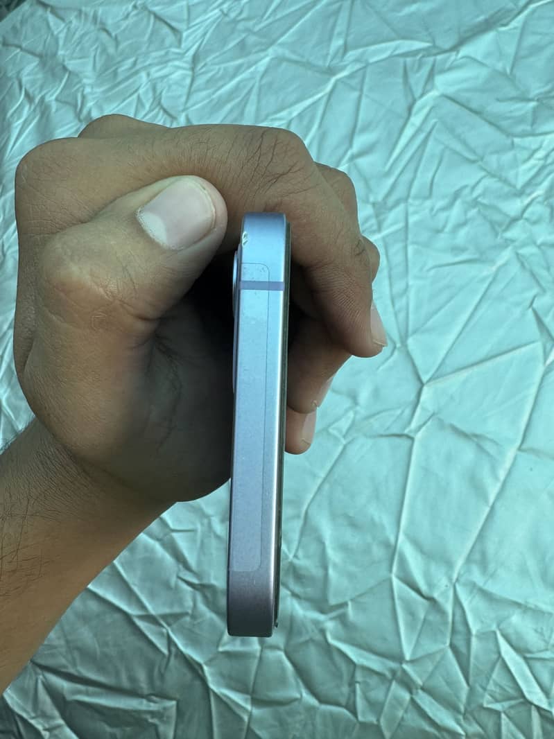 Apple iPhone 12 4