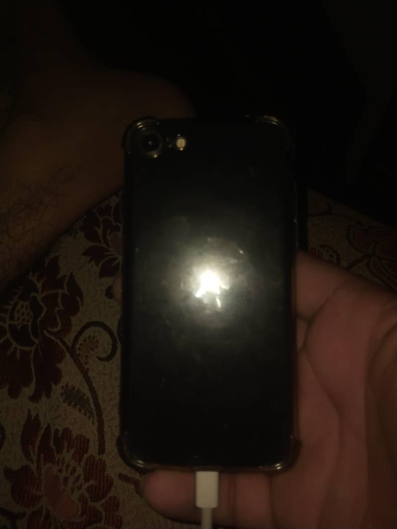 Apple iPhone 7 1