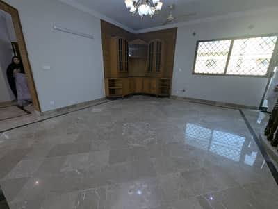 1 kanal portion for rent at G-10