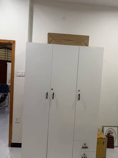 wardrobe/cabint