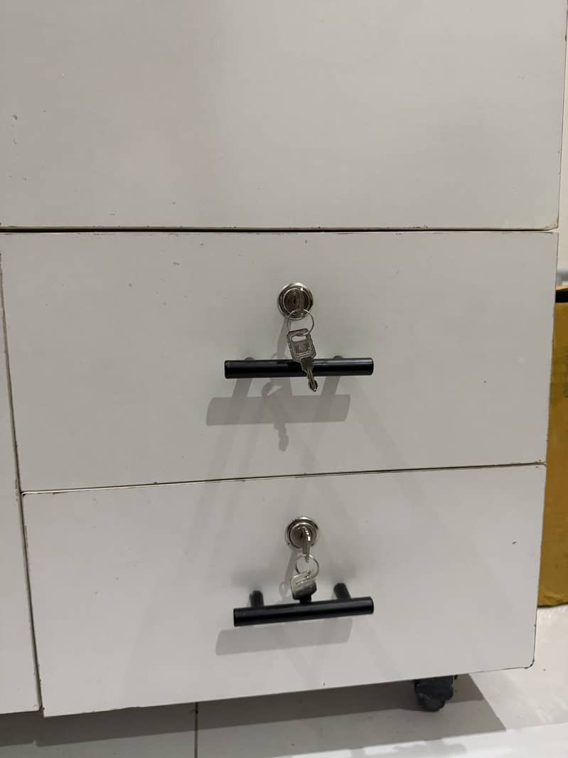 wardrobe/cabint 1