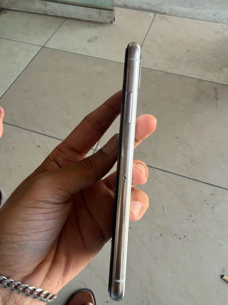 Apple iPhone X 3