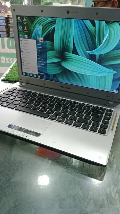 Samsung Q330