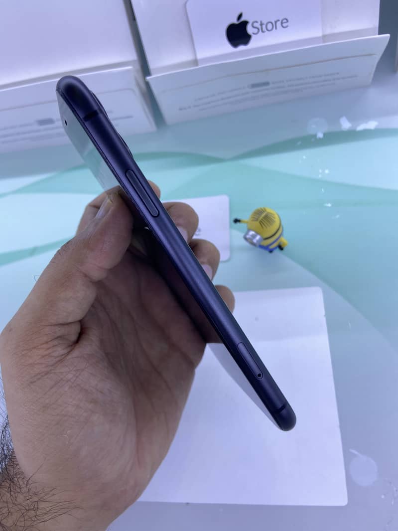 iPhone 11 2