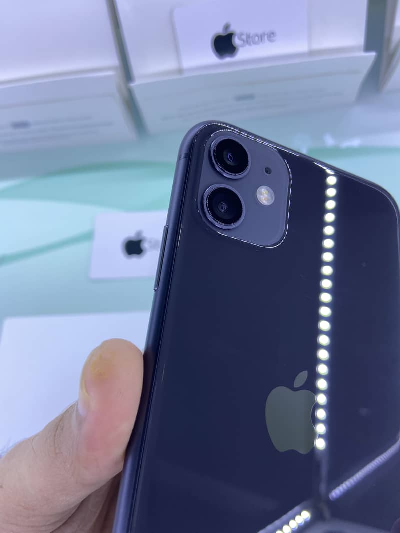iPhone 11 3