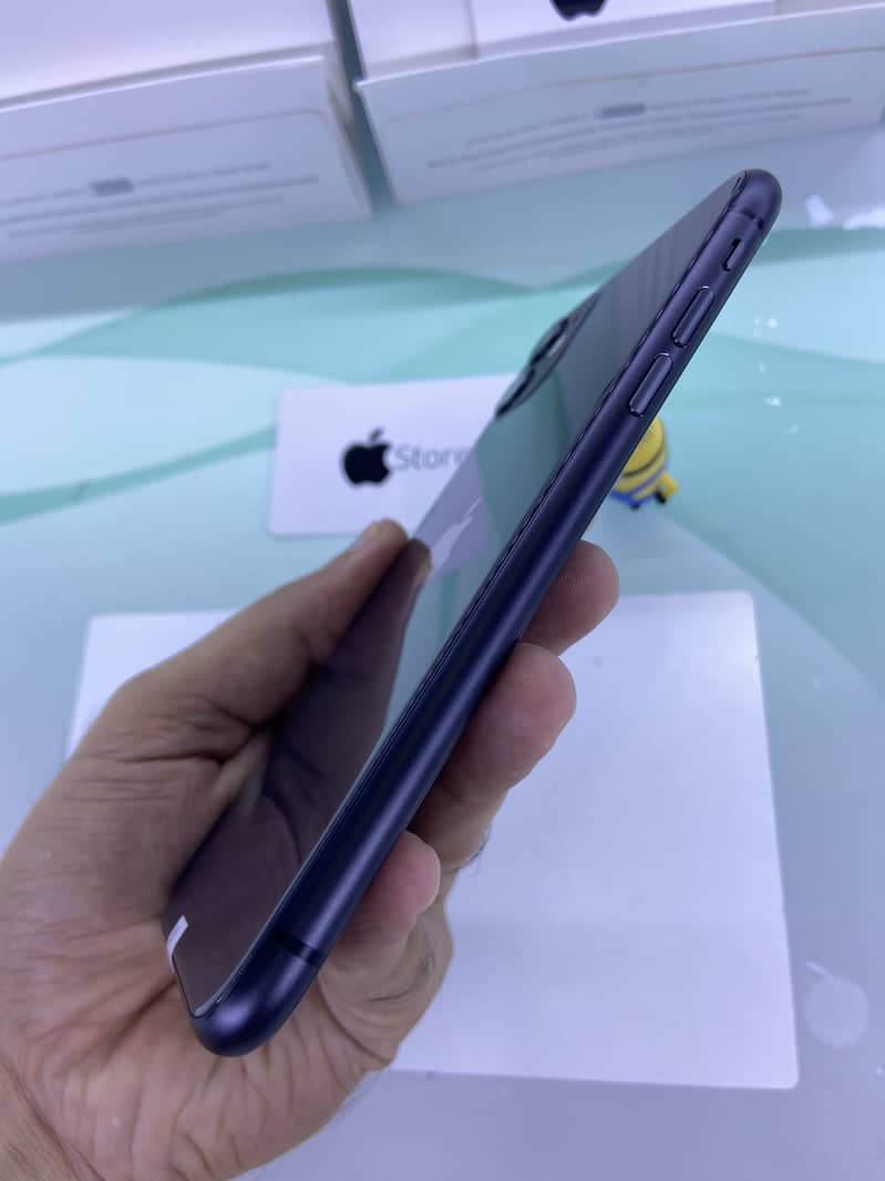 iPhone 11 4