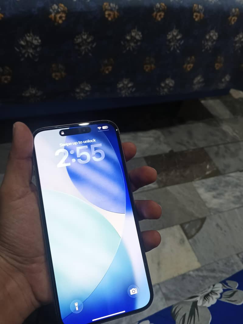 Apple iPhone 16 Pro Max 4