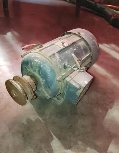ya AK DRYER ki moter ha 1hp with double pulley