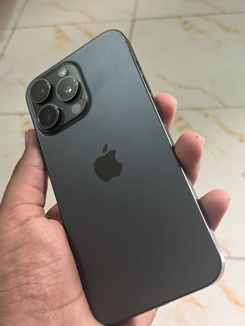 Apple iPhone 15 Pro Max 2
