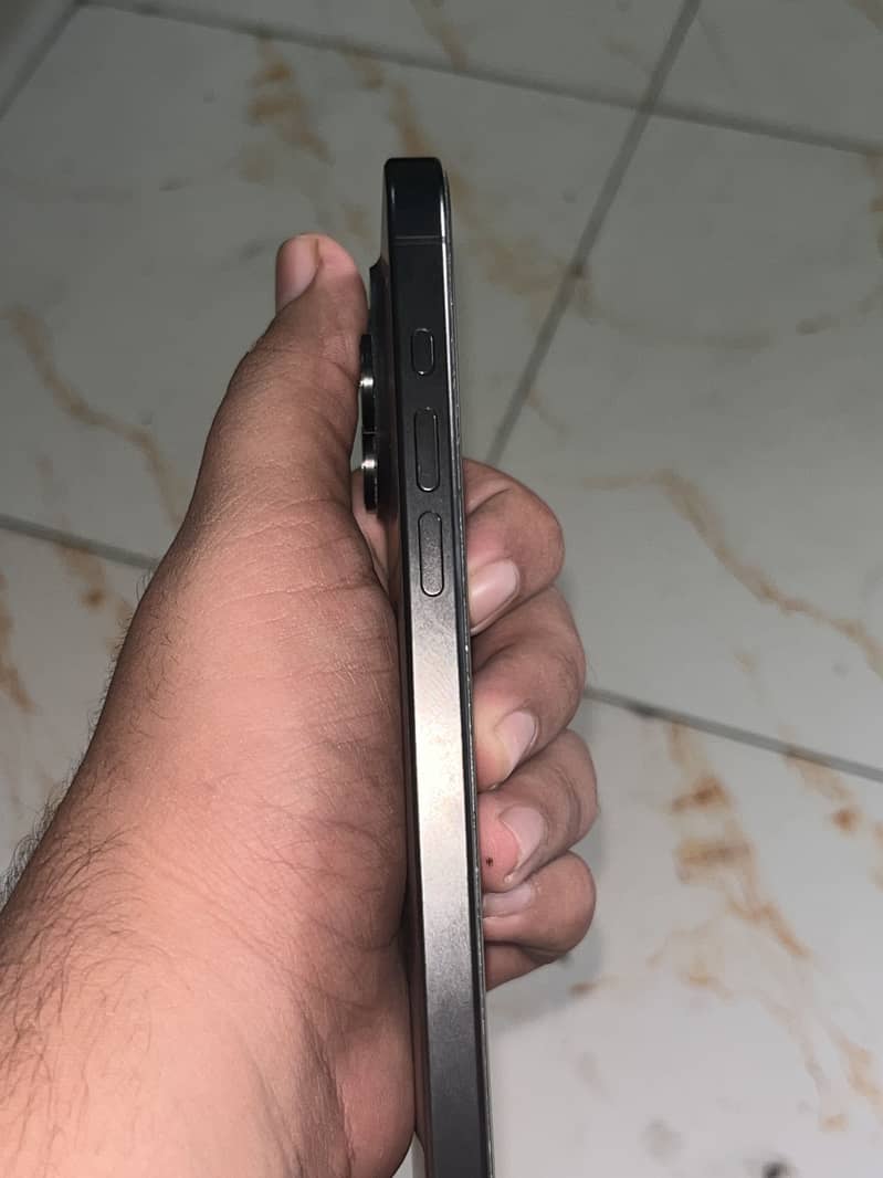 Apple iPhone 15 Pro Max 5