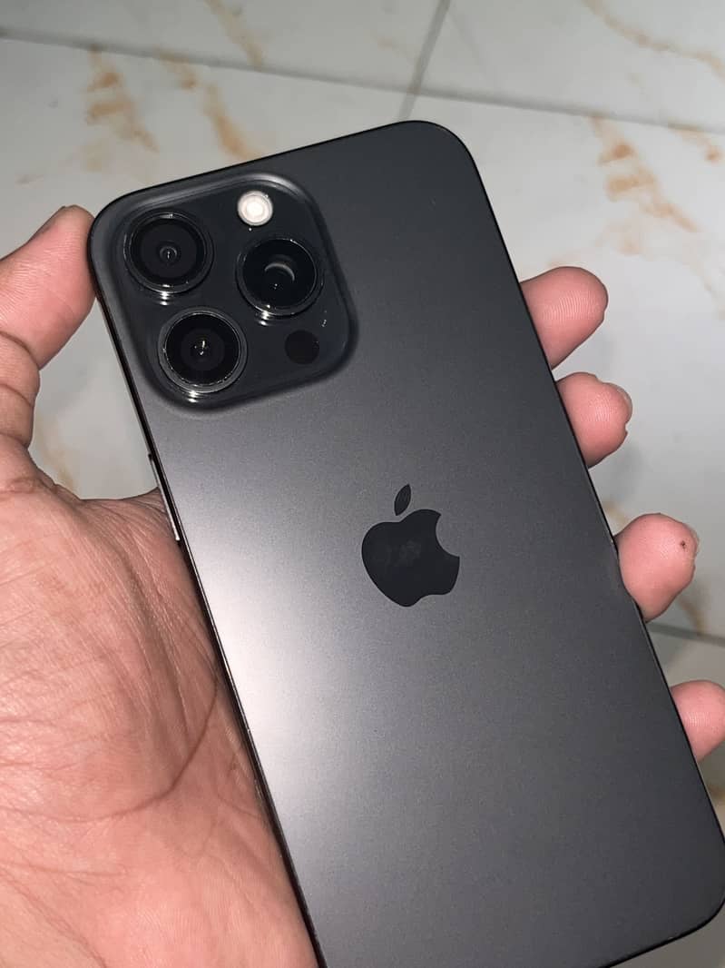 Apple iPhone 15 Pro Max 6