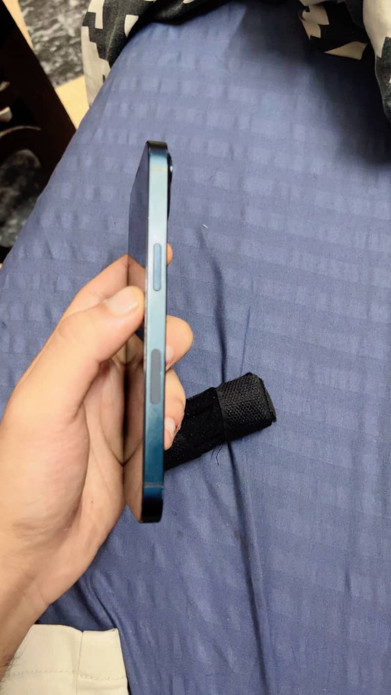 Apple iPhone 13 3