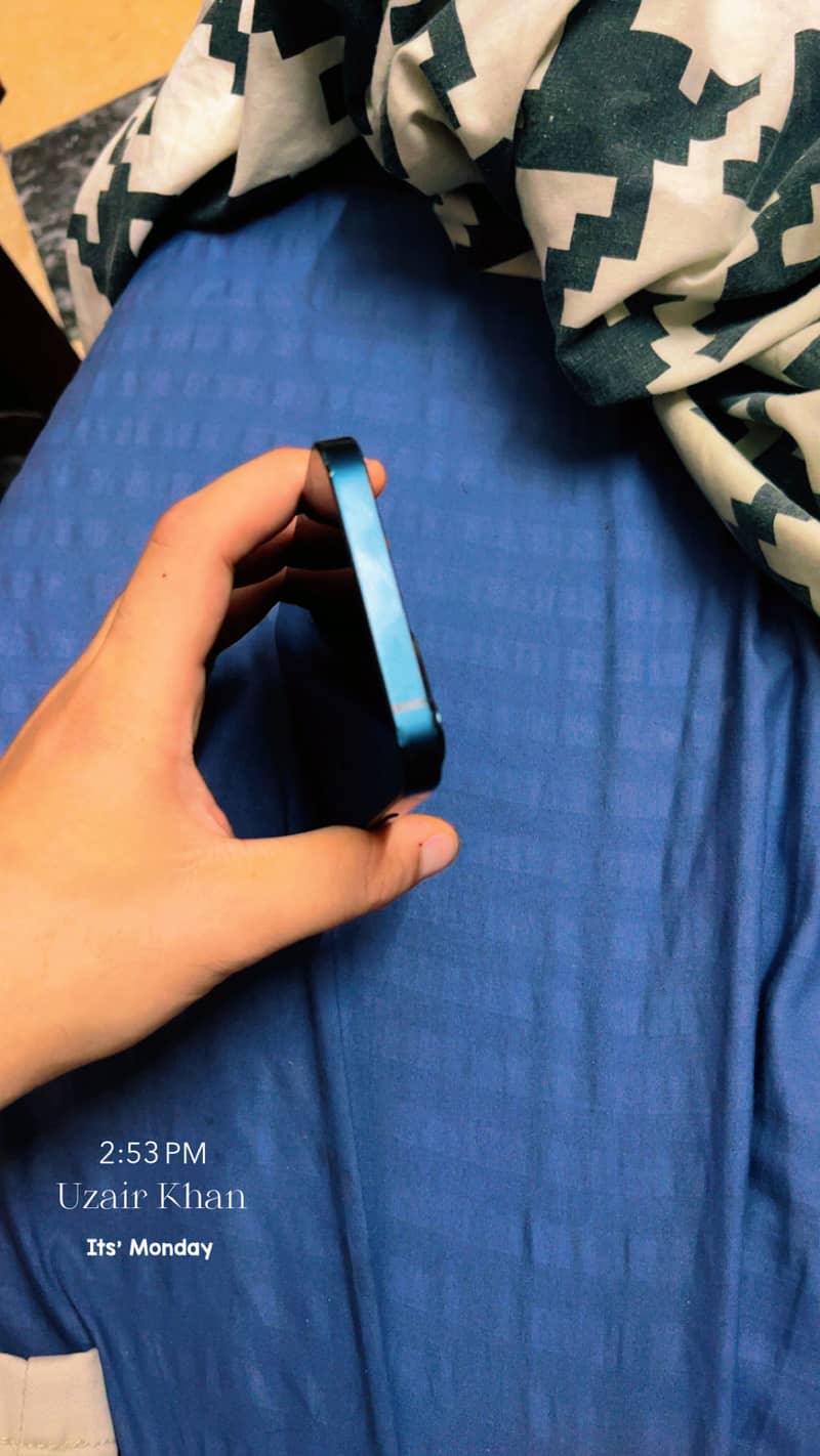 Apple iPhone 13 4