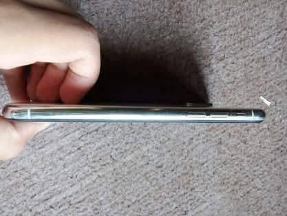 Apple iPhone XS 4
