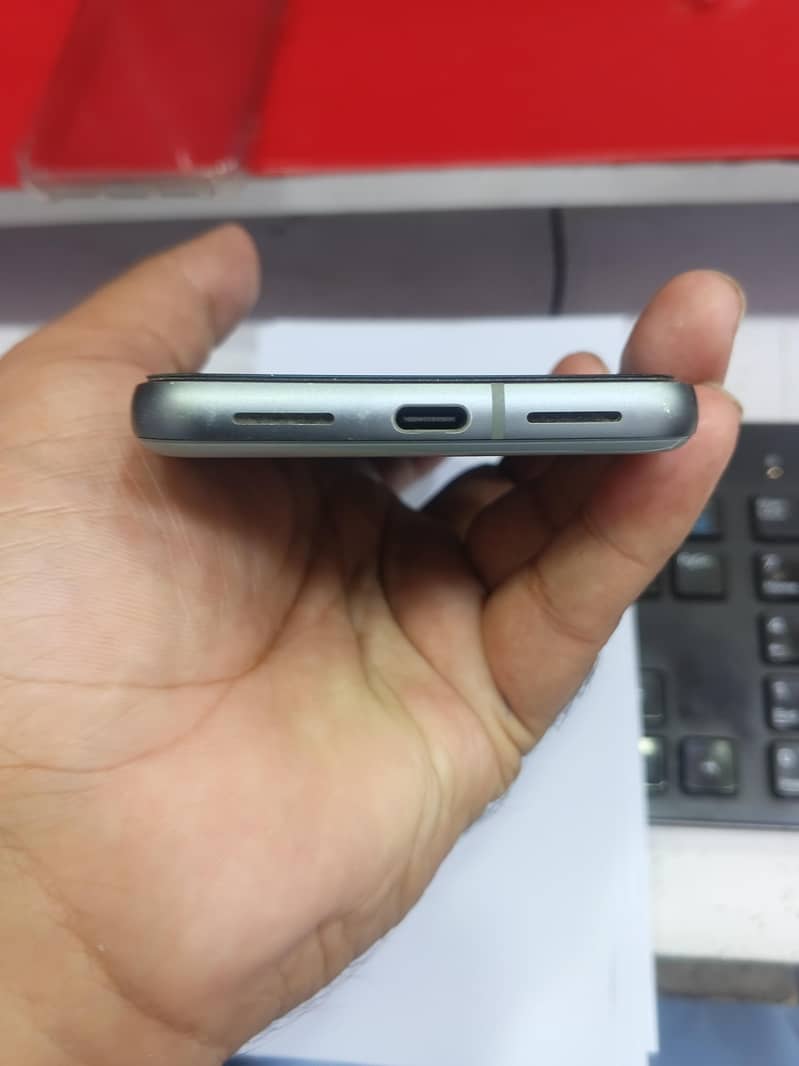 Google Pixel 8 4