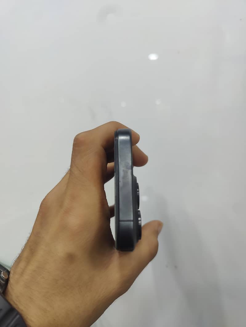 iPhone 15 Pro 4