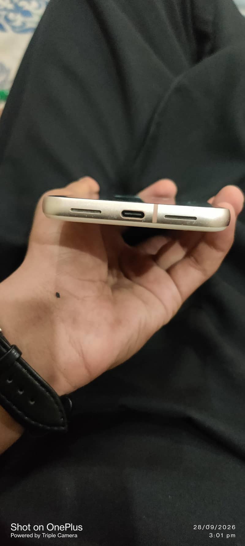 Google Pixel 8 2