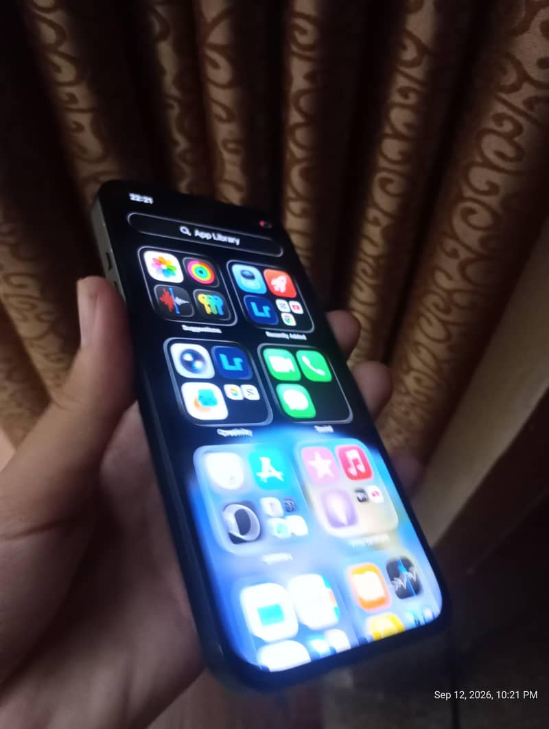 Apple iPhone 13 7