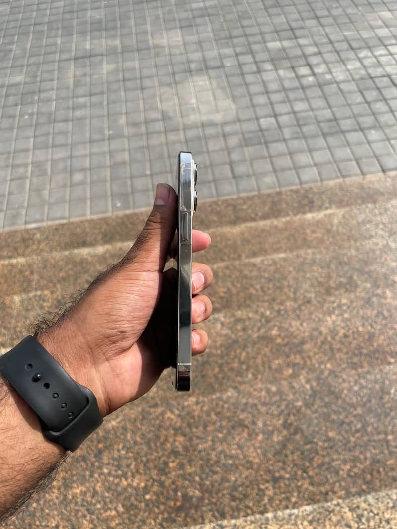 Apple iPhone 13 Pro 2