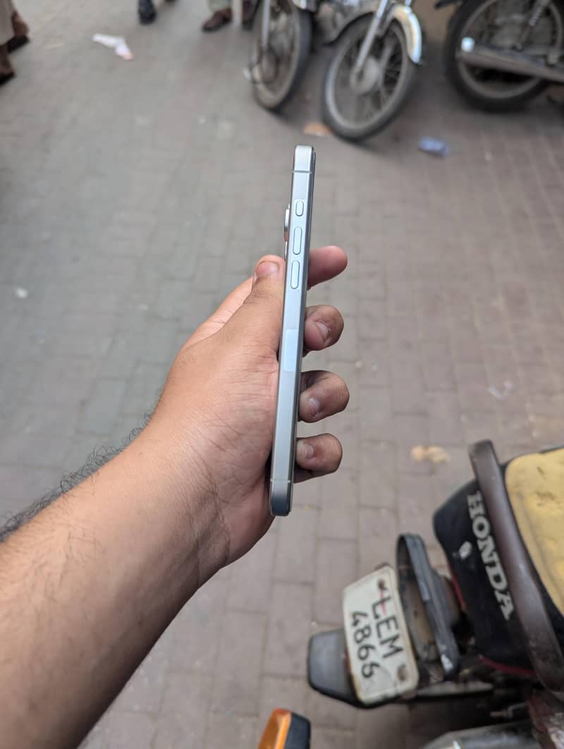 Iphone 15 pro max 3