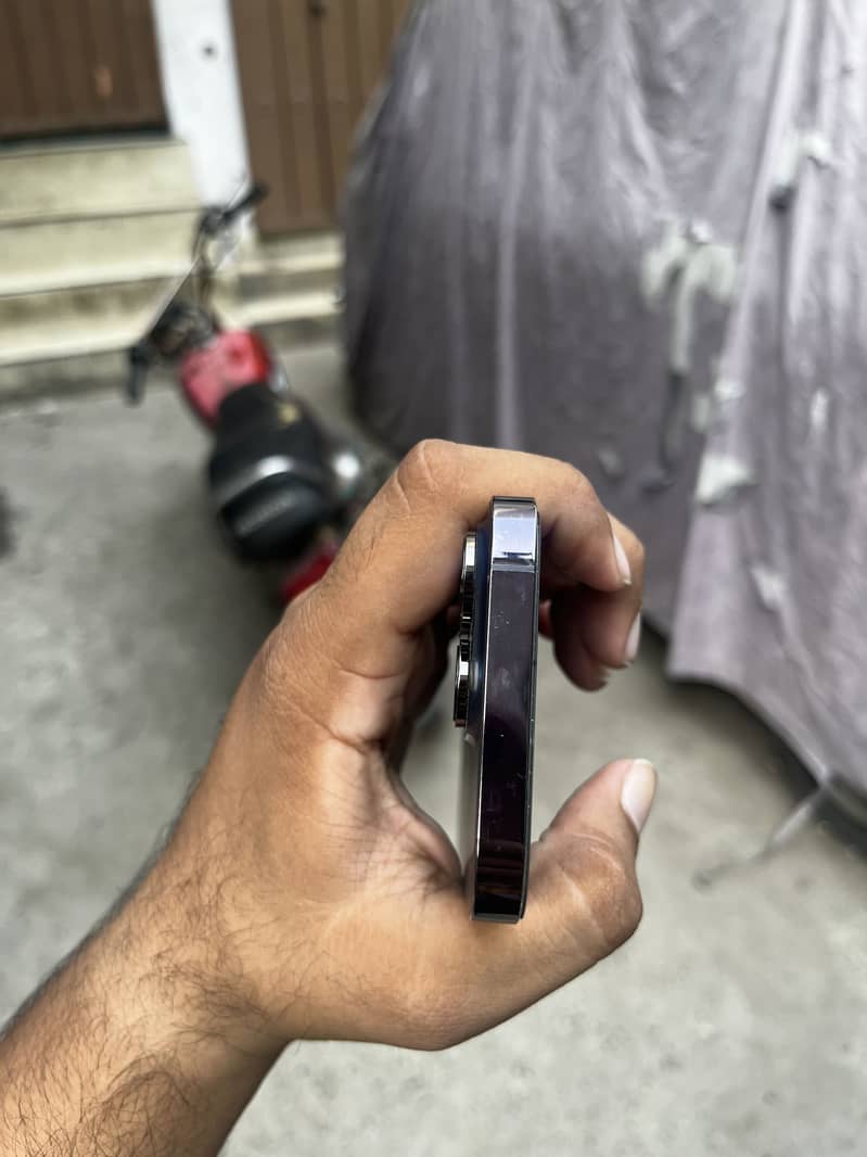 Apple iPhone 14 Pro 2