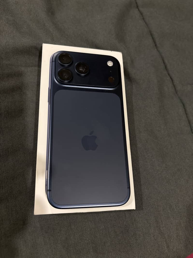 Apple iPhone 17 Pro Max 1