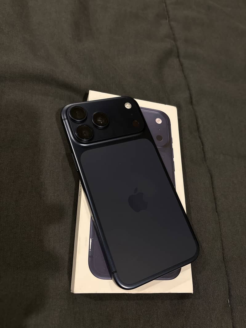 Apple iPhone 17 Pro Max 2