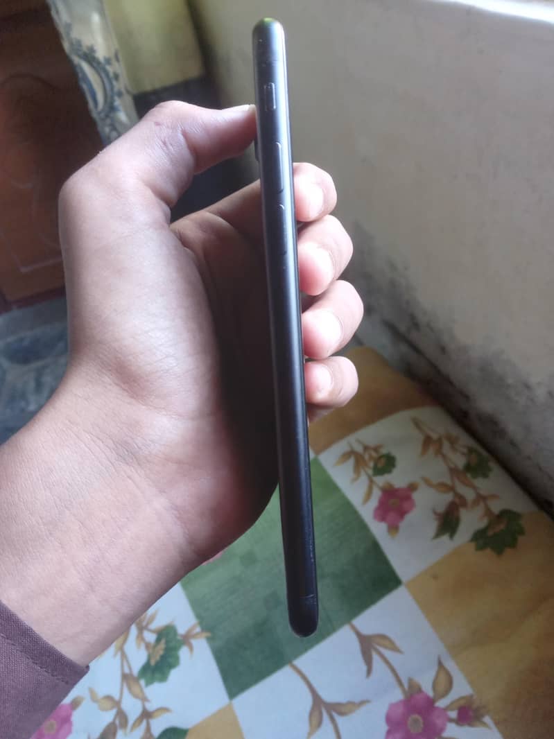 Apple iPhone 7 1