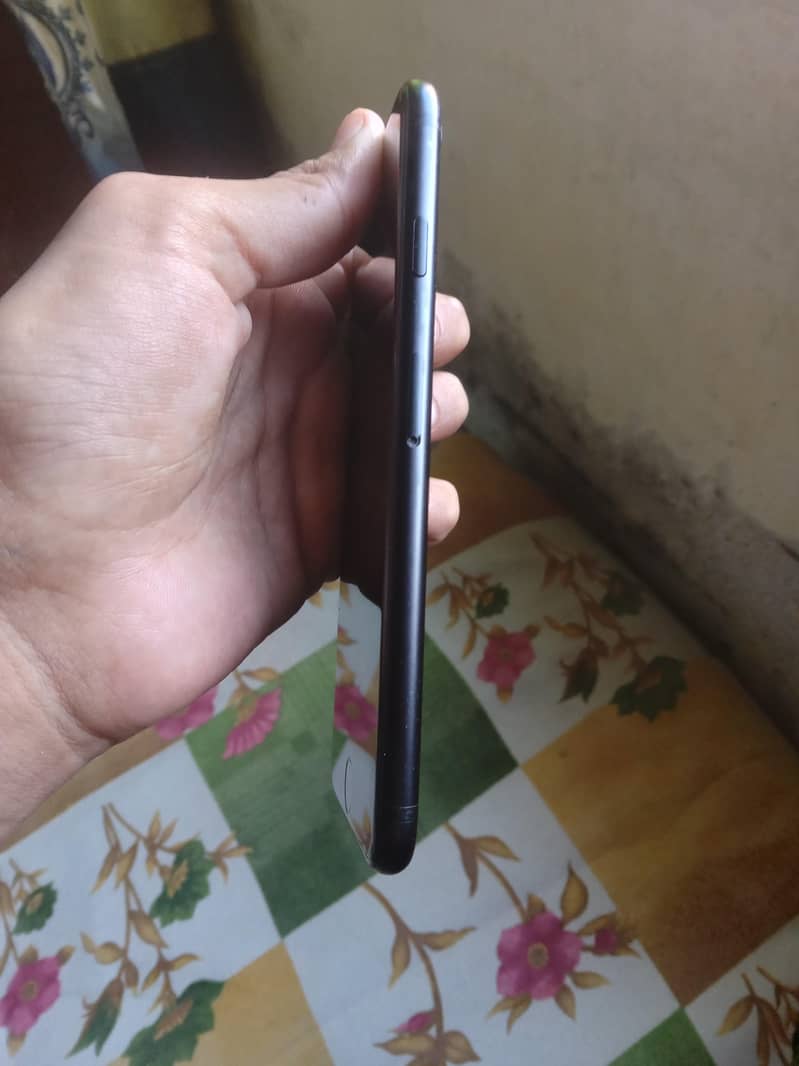 Apple iPhone 7 2