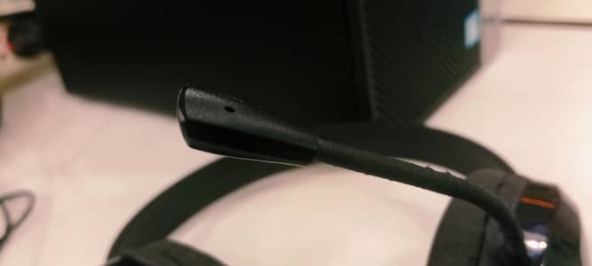 Noise canceling headphones