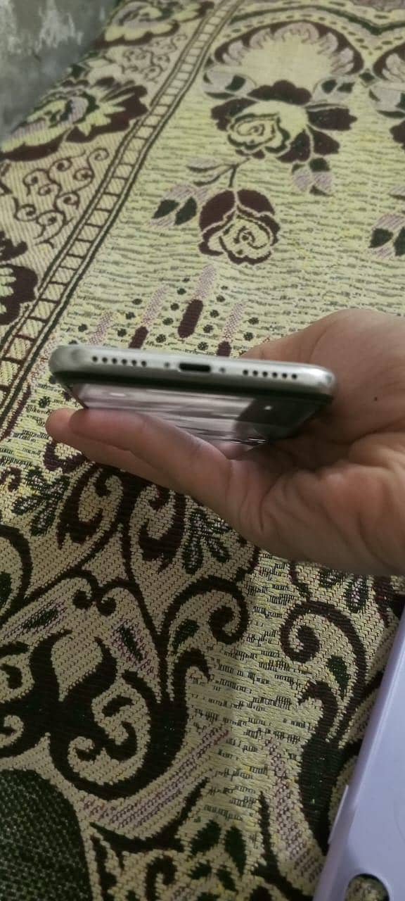 Apple iPhone X 4