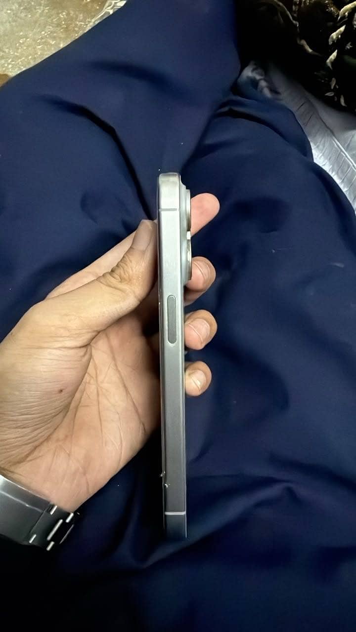Iphone 15 pro dotted 1