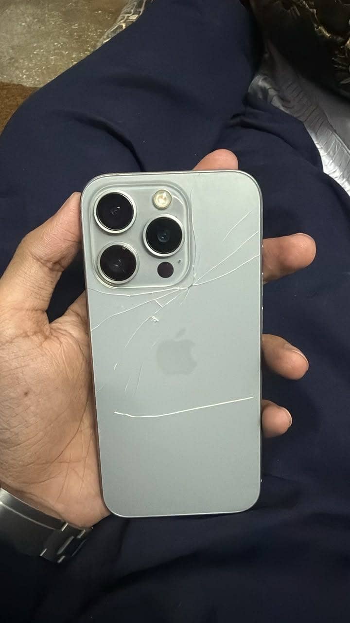 Iphone 15 pro dotted 4