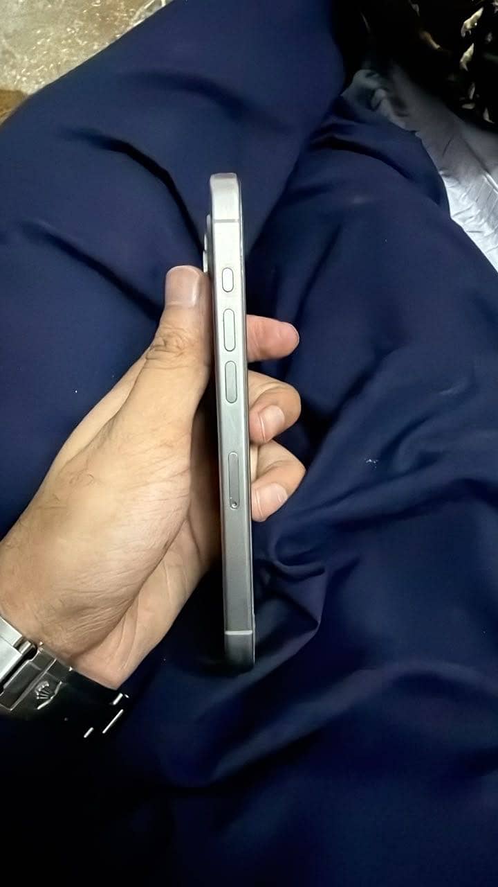 Iphone 15 pro dotted 5