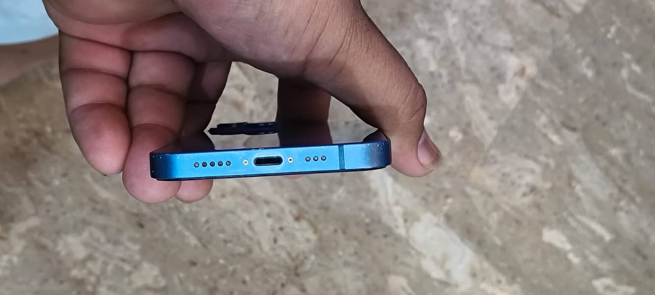 Apple iPhone 13 4