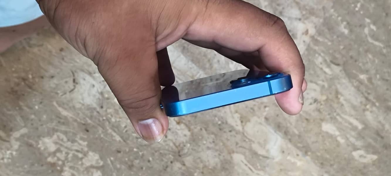 Apple iPhone 13 5