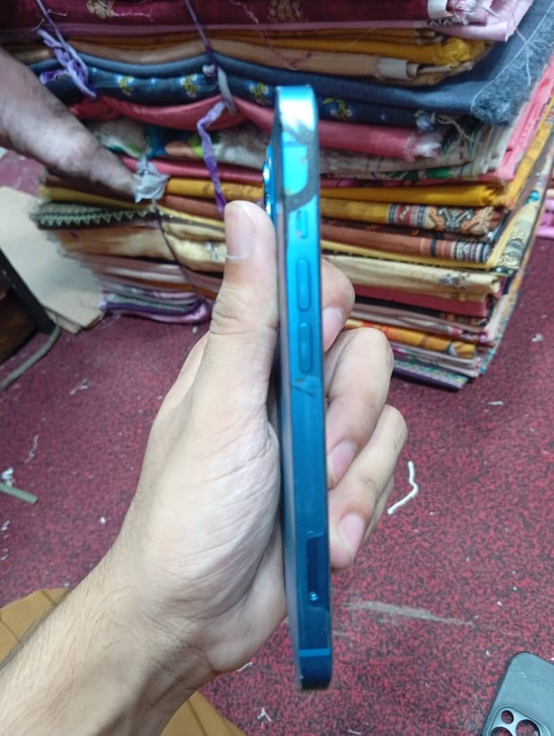 Apple iPhone 13 3