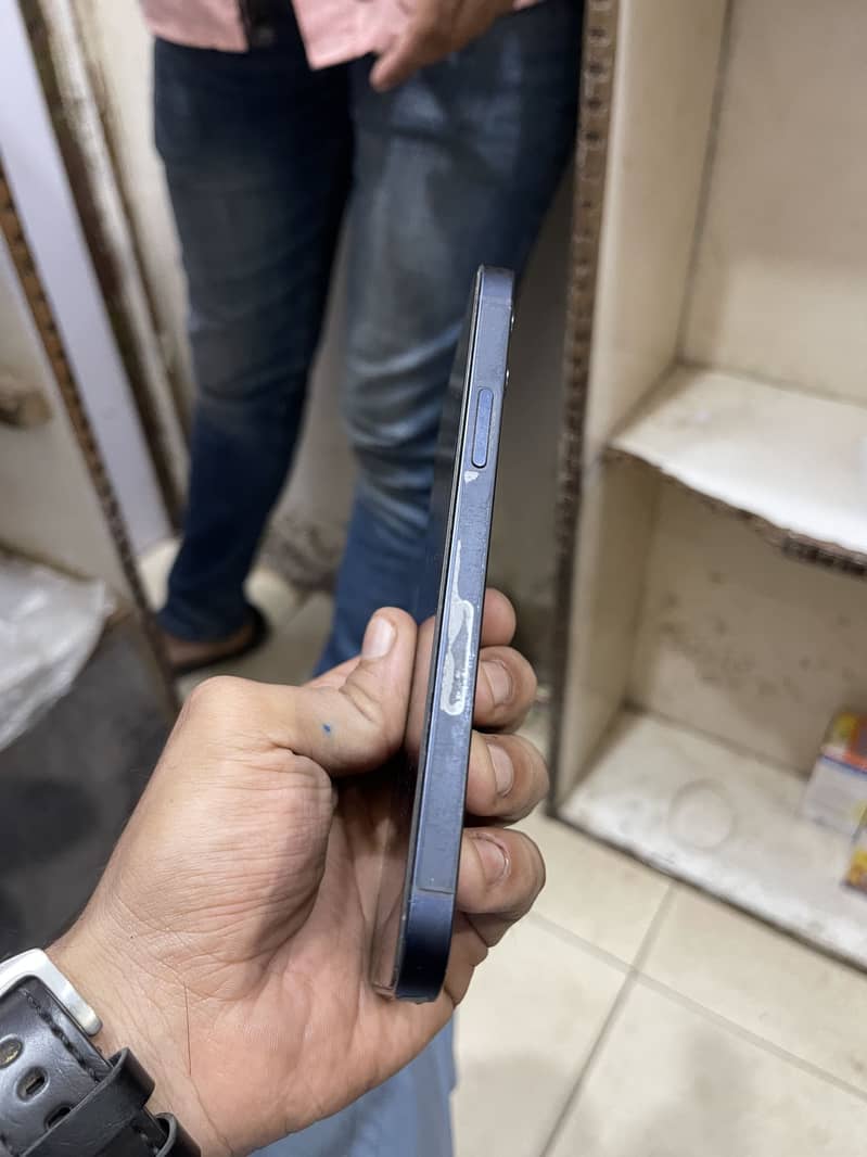 Apple iPhone 12 1
