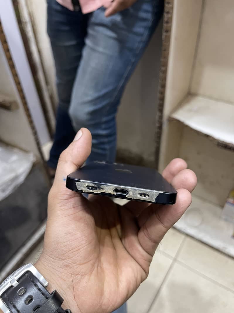 Apple iPhone 12 2