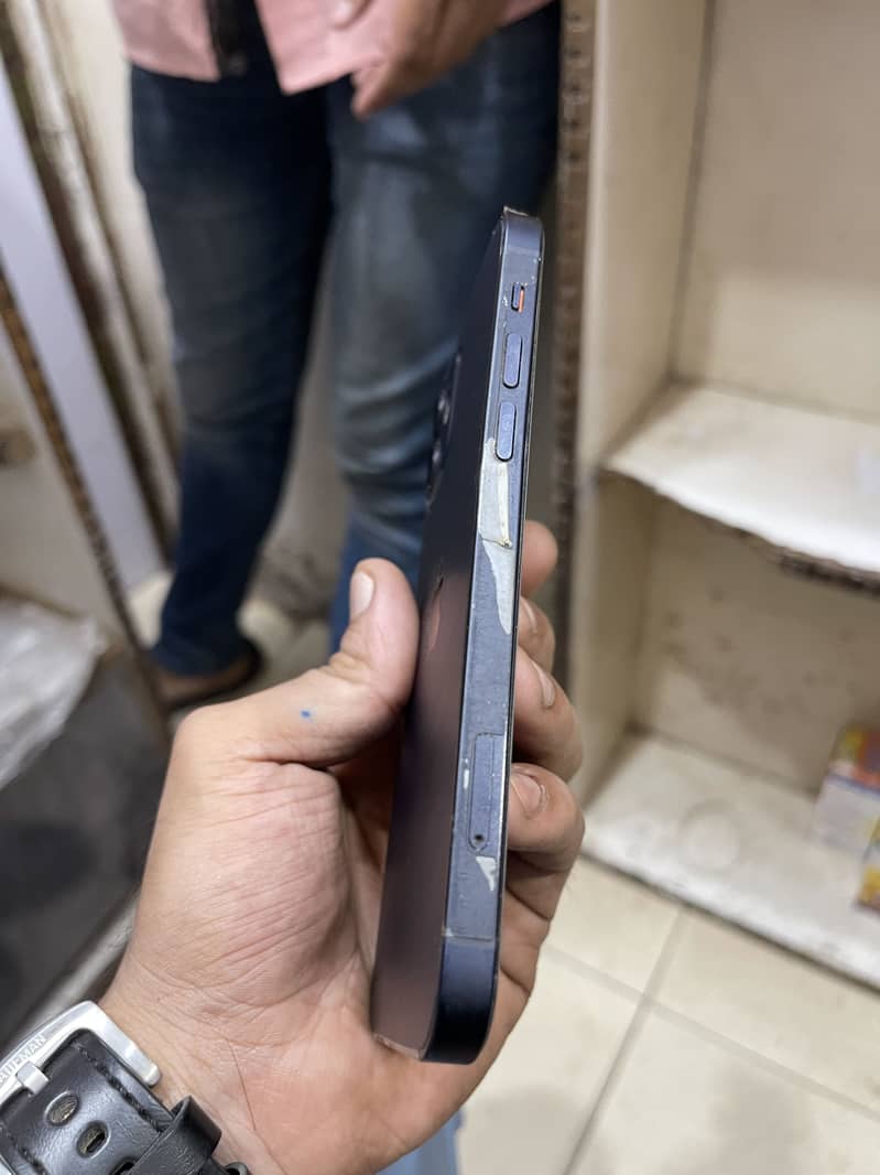 Apple iPhone 12 3